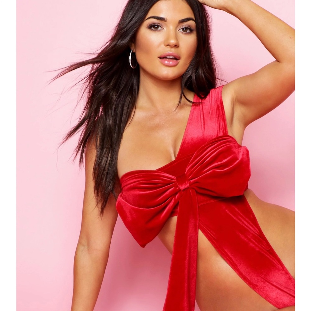 Boohoo Velvet Bodysuit OS